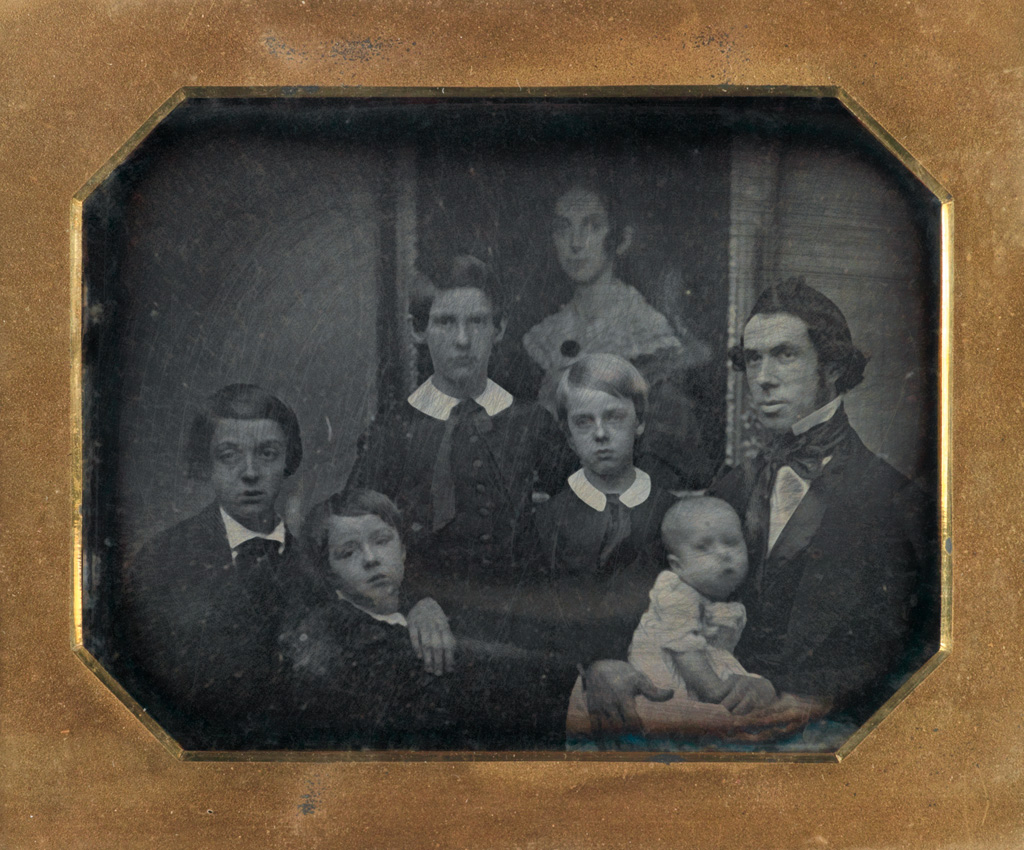 (VICTORIANA) Beautiful half-plate daguerreotype of family members in mourning, in which they are posed with a painting of the deceased.